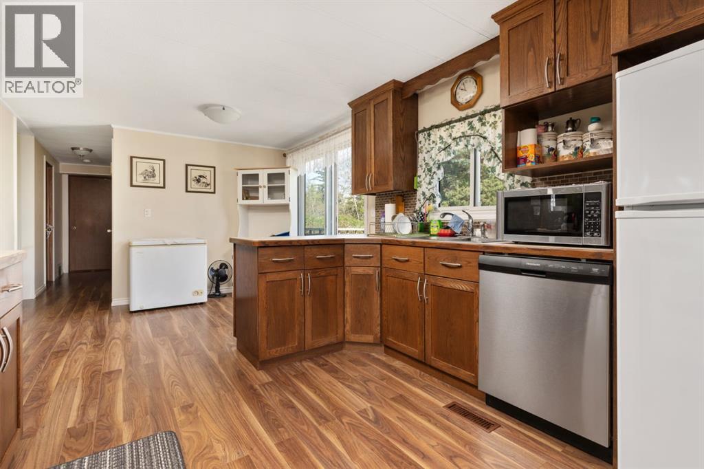 Photo 22 of 5410 51 Avenue, Daysland AB