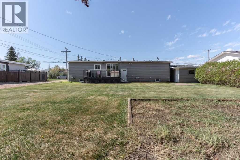 Photo 3 of 5410 51 Avenue, Daysland AB