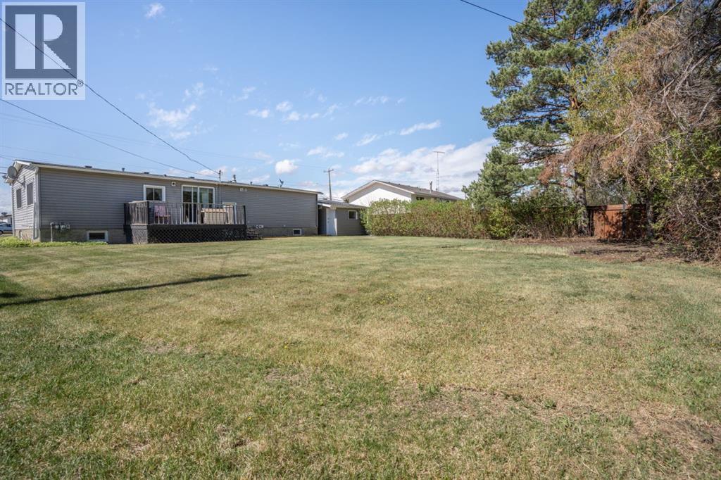 Photo 26 of 5410 51 Avenue, Daysland AB