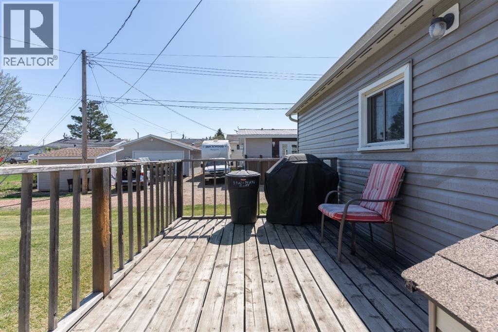 Photo 4 of 5410 51 Avenue, Daysland AB