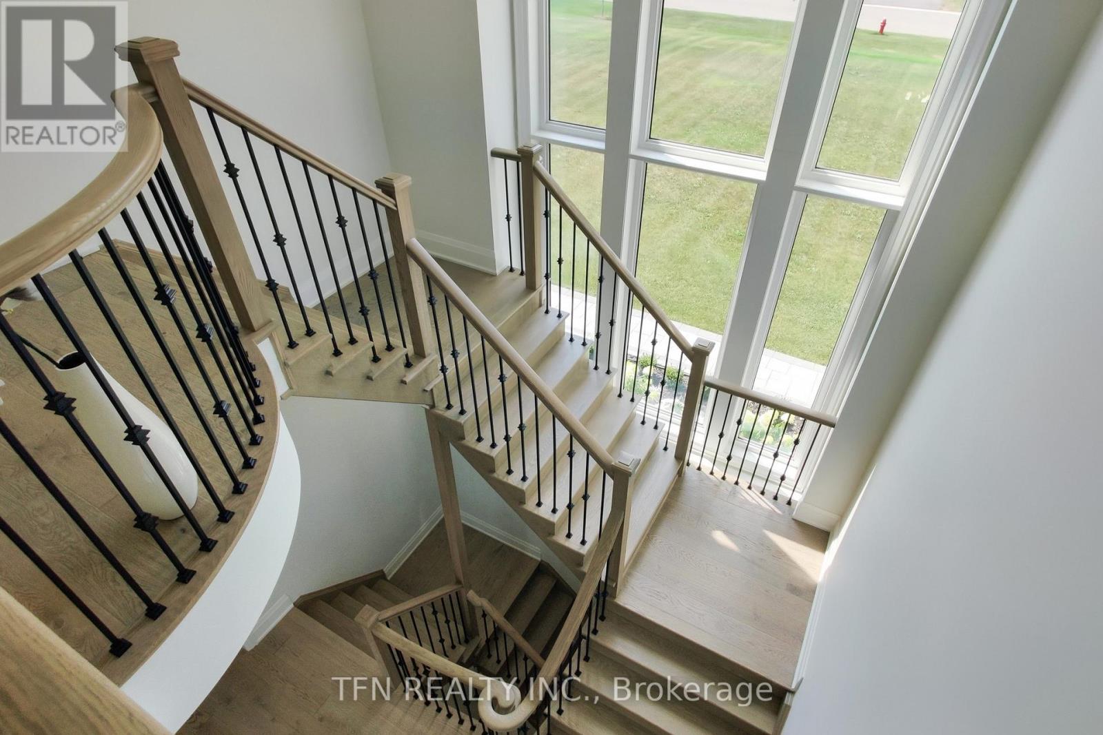 Photo 16 of 258 Amos Drive, Caledon ON