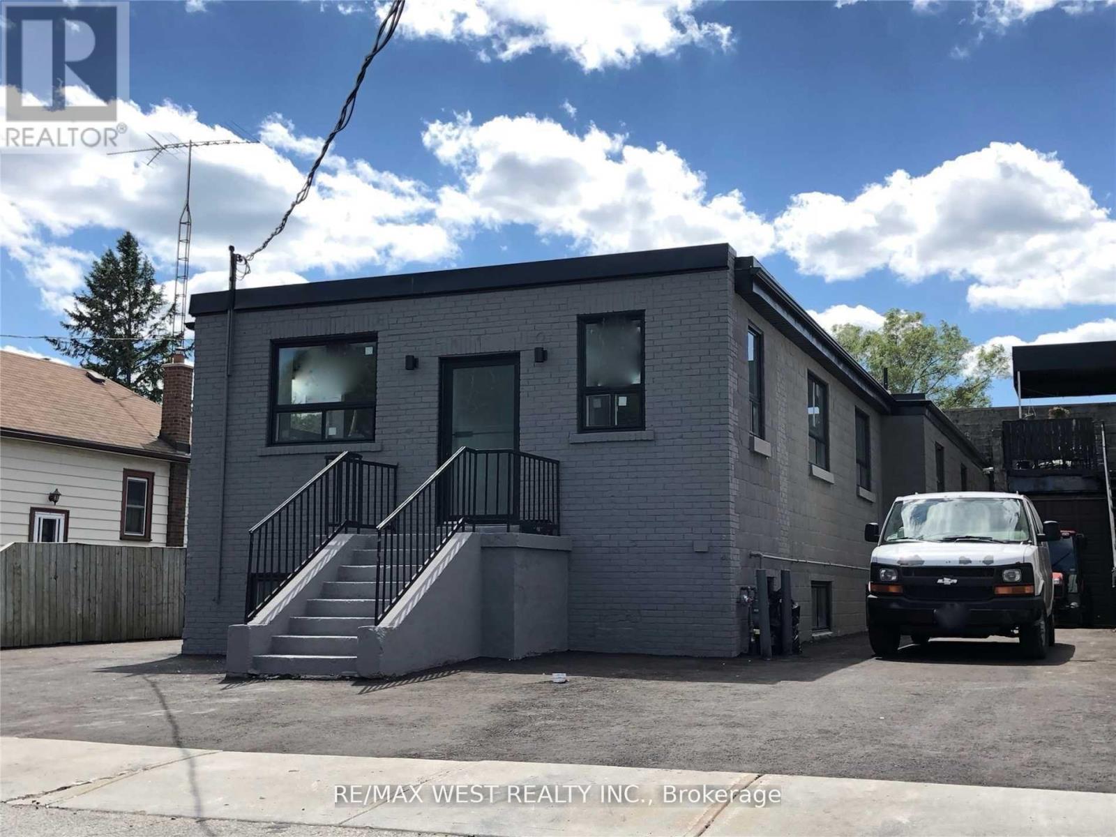 Photo 5 of 102 136 Sixteenth Street, Toronto ON