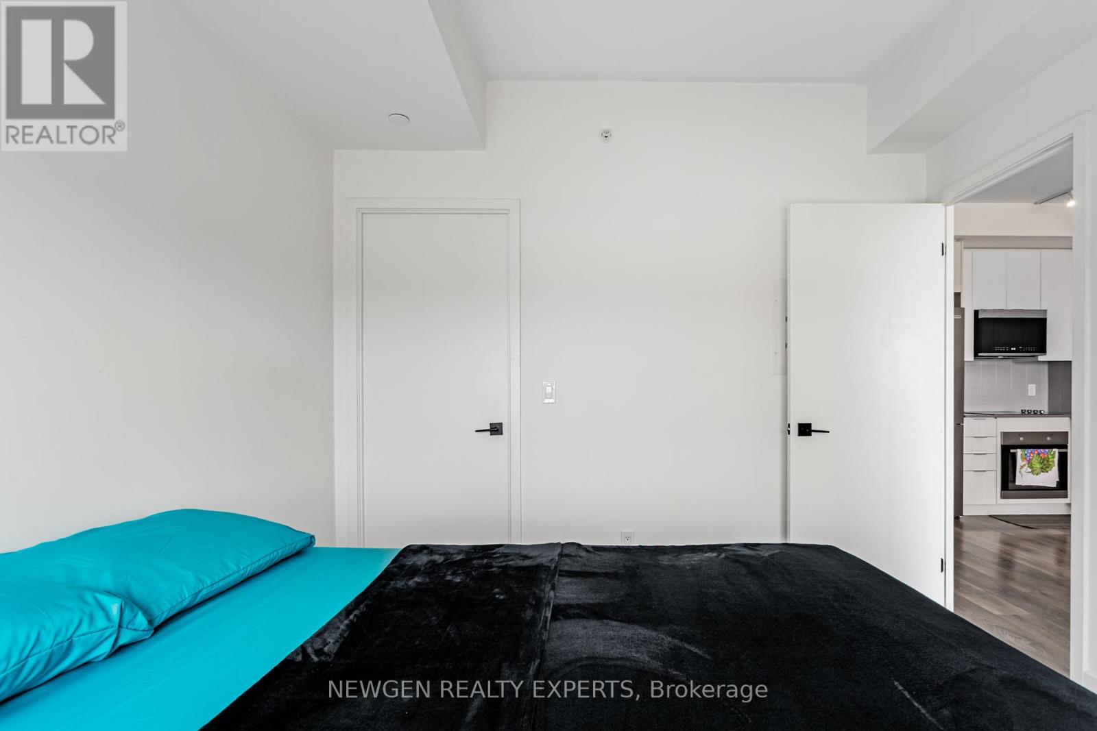 Photo 8 of 1310 2481 Taunton Road, Oakville ON