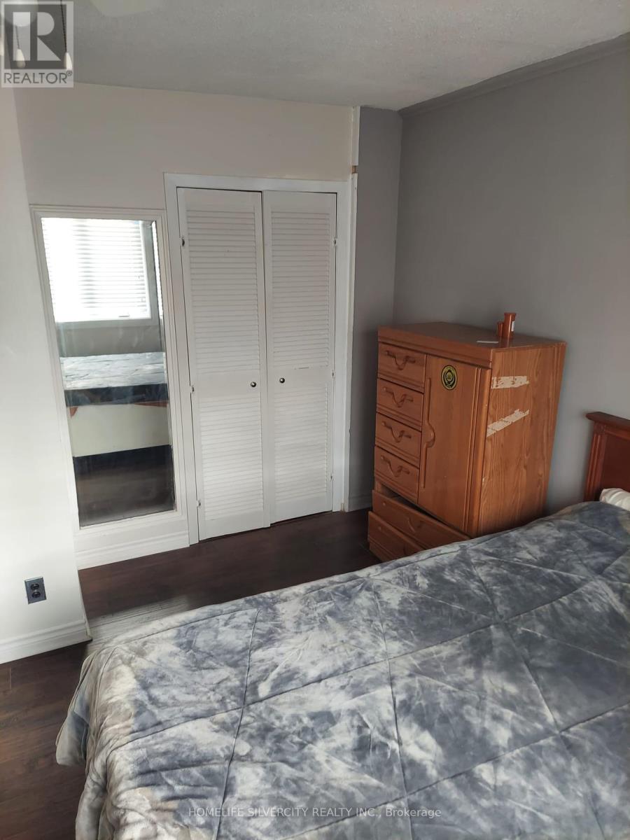 Photo 11 of 10263 Goreway Drive, Brampton ON
