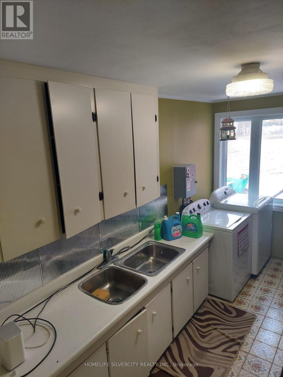 Photo 12 of 10263 Goreway Drive, Brampton ON