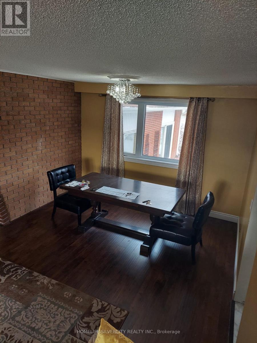 Photo 7 of 10263 Goreway Drive, Brampton ON