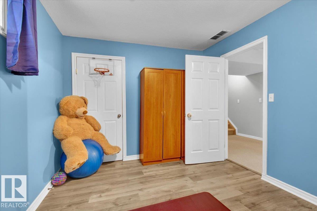 Photo 14 of 3372 25 Av Nw, Edmonton AB