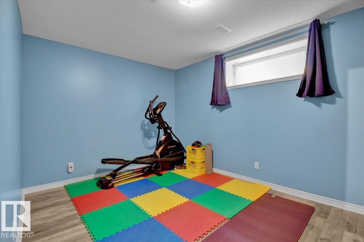 Photo 8 of 3372 25 Av Nw, Edmonton AB