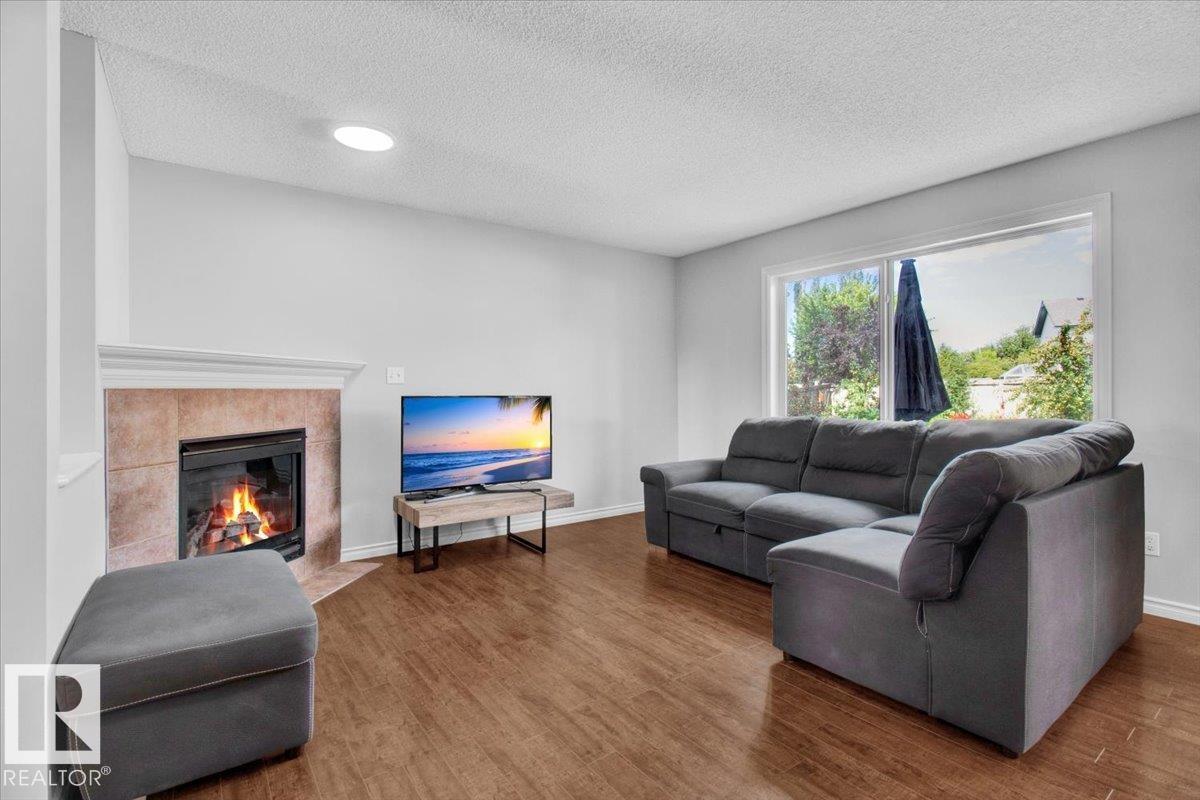Photo 5 of 3372 25 Av Nw, Edmonton AB