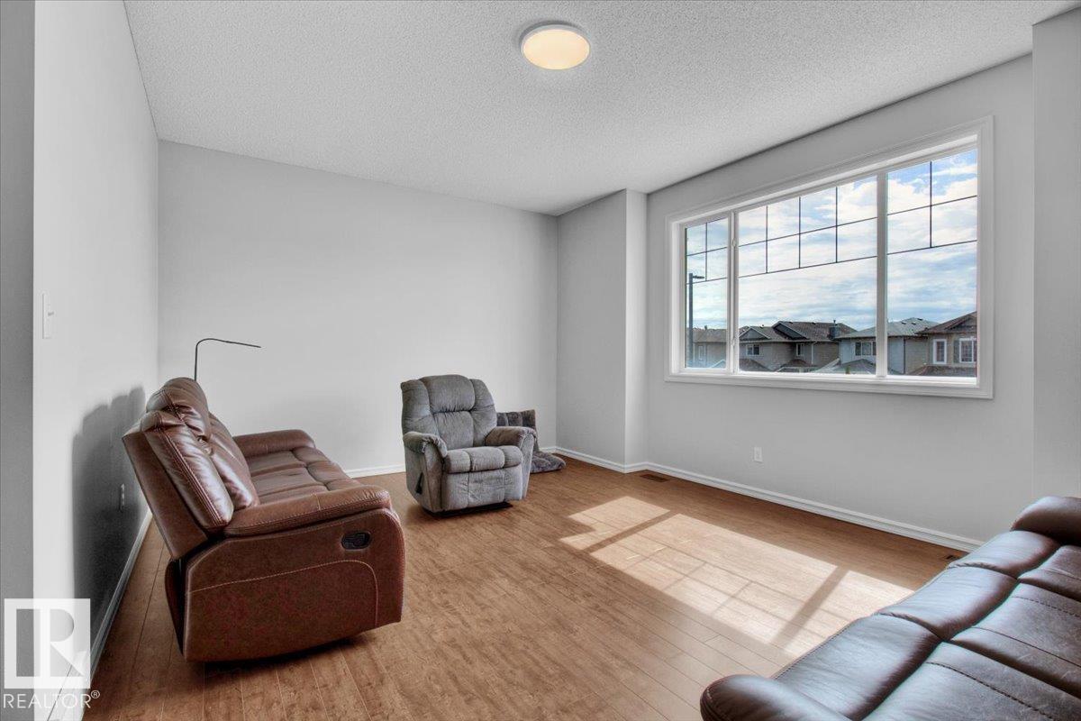 Photo 36 of 3372 25 Av Nw, Edmonton AB
