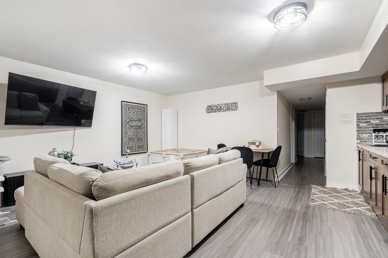 Photo 9 of 6727 184 Street, Surrey BC