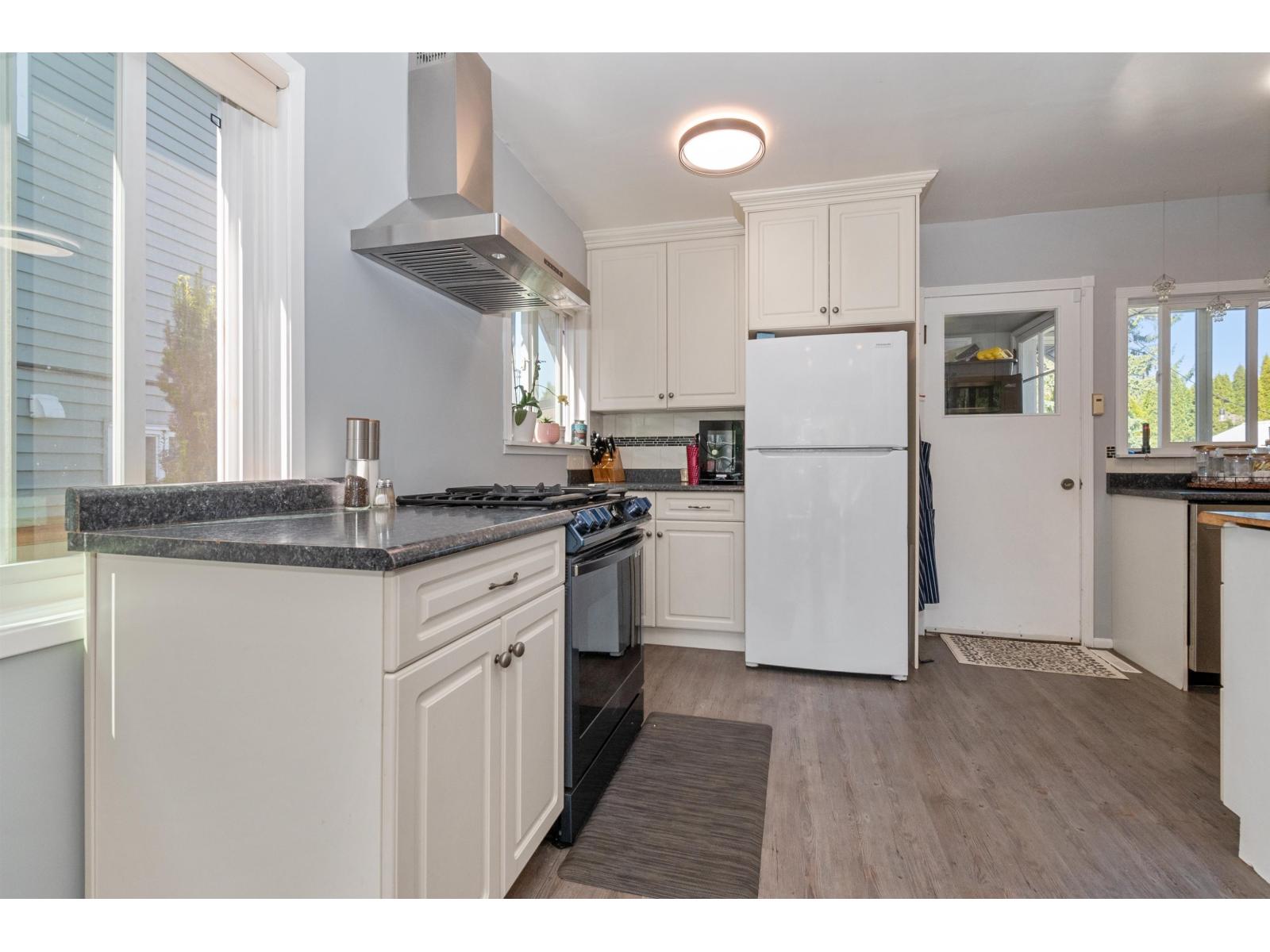 Photo 2 of 45325 Crescent Drive Chilliwack Proper West, Chilliwack BC