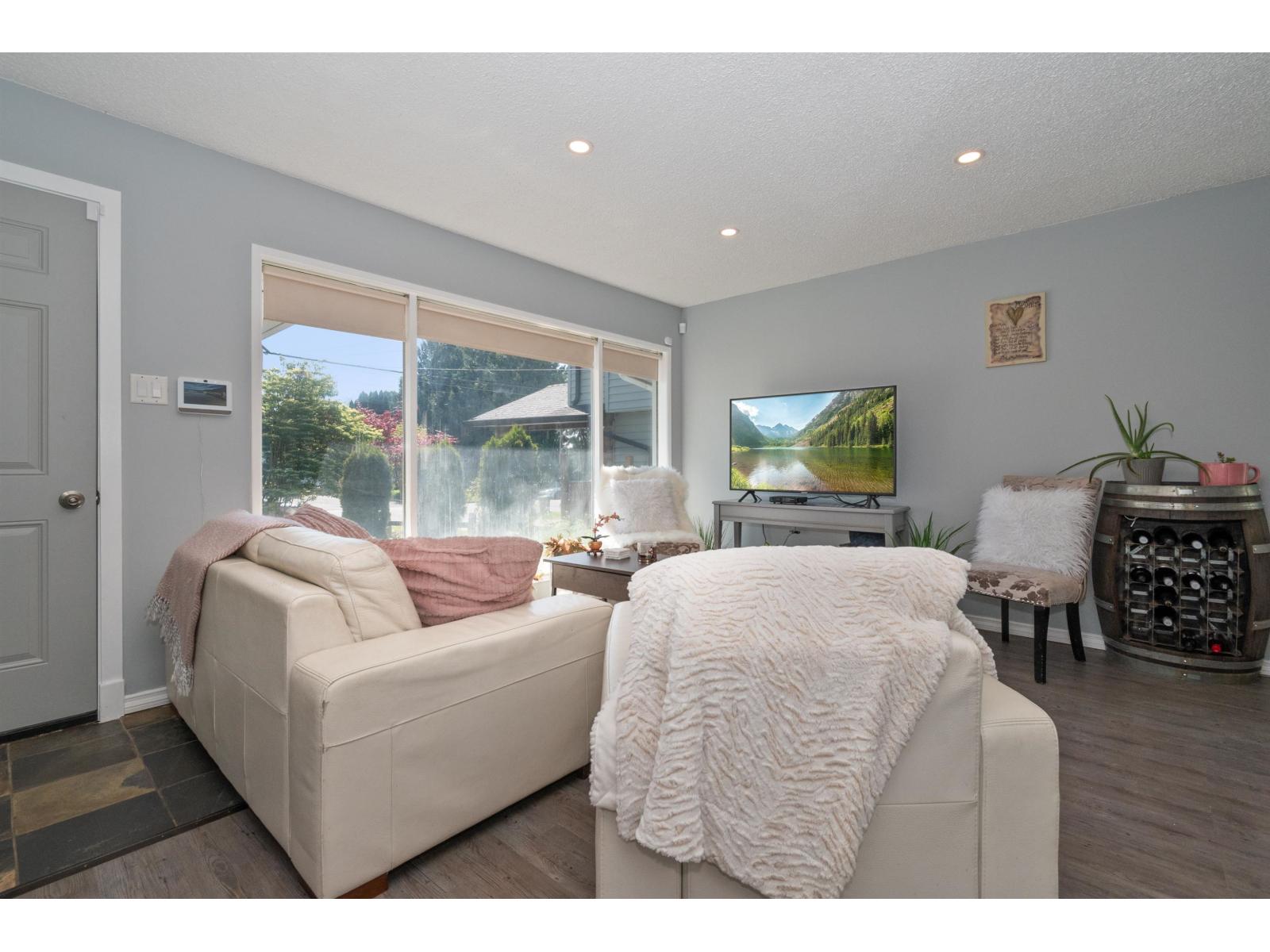 Photo 7 of 45325 Crescent Drive Chilliwack Proper West, Chilliwack BC
