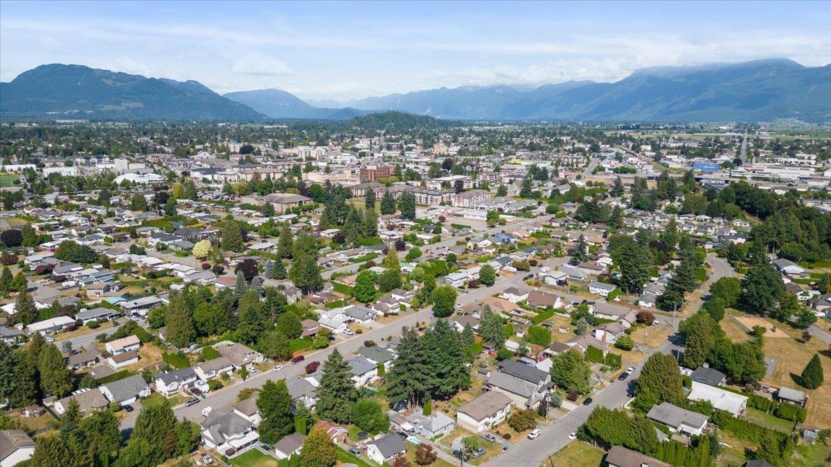 Photo 16 of 45325 Crescent Drive Chilliwack Proper West, Chilliwack BC