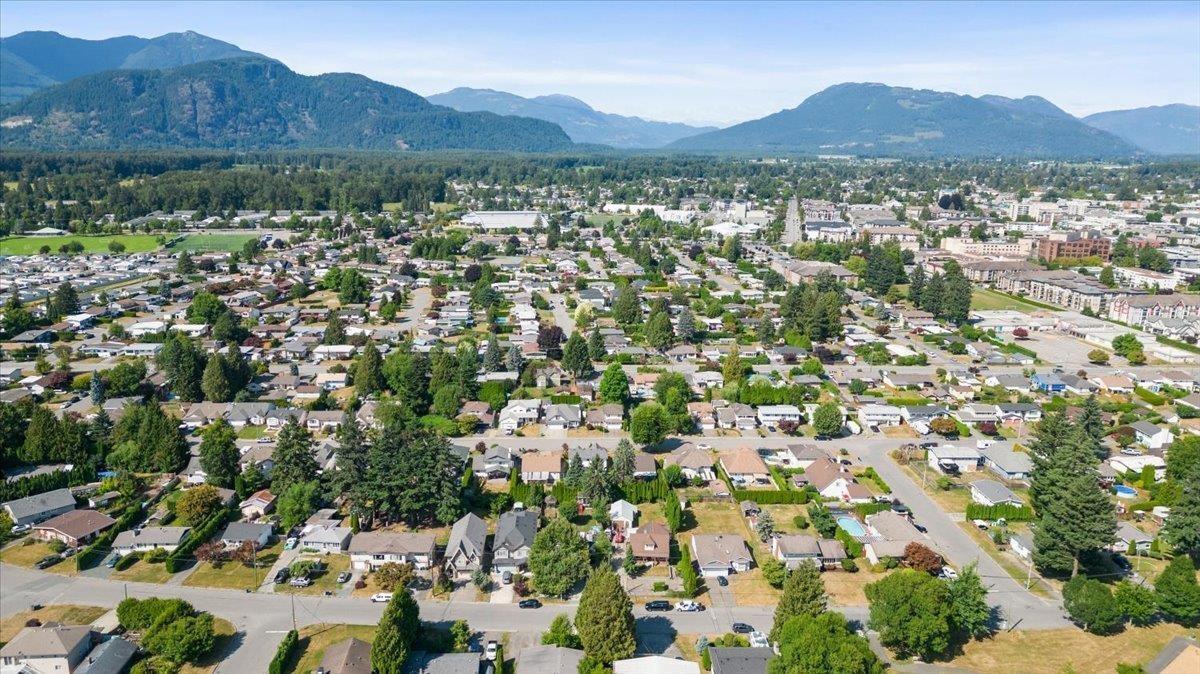 Photo 22 of 45325 Crescent Drive Chilliwack Proper West, Chilliwack BC