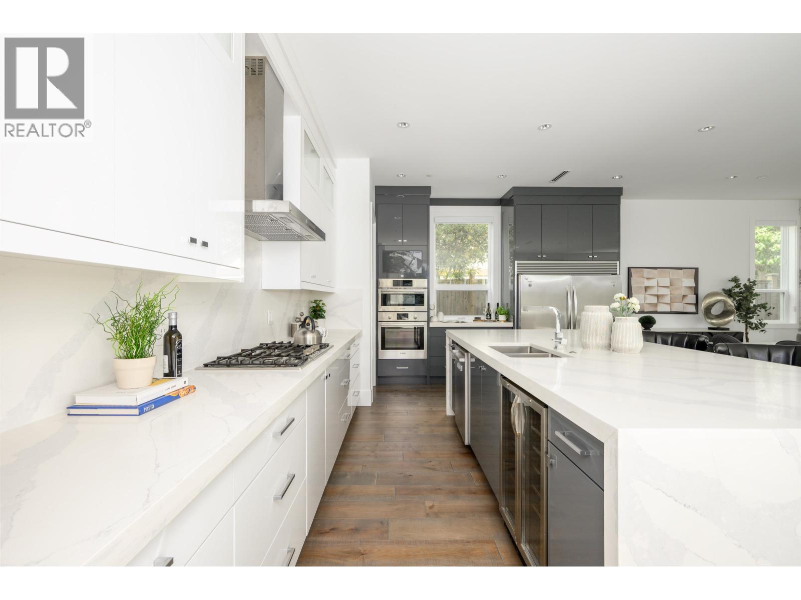 Photo 4 of 5477 15 B Avenue, Delta BC