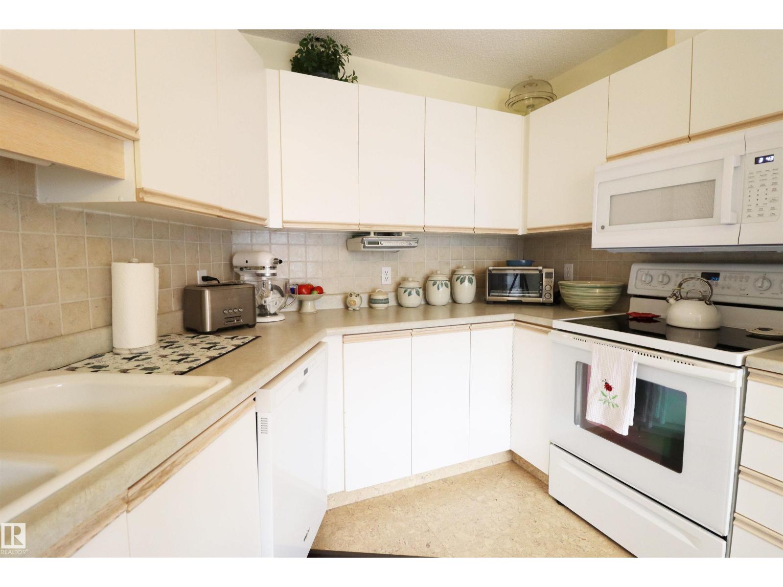 Photo 10 of 58 603 Youville Dr E Nw, Edmonton AB