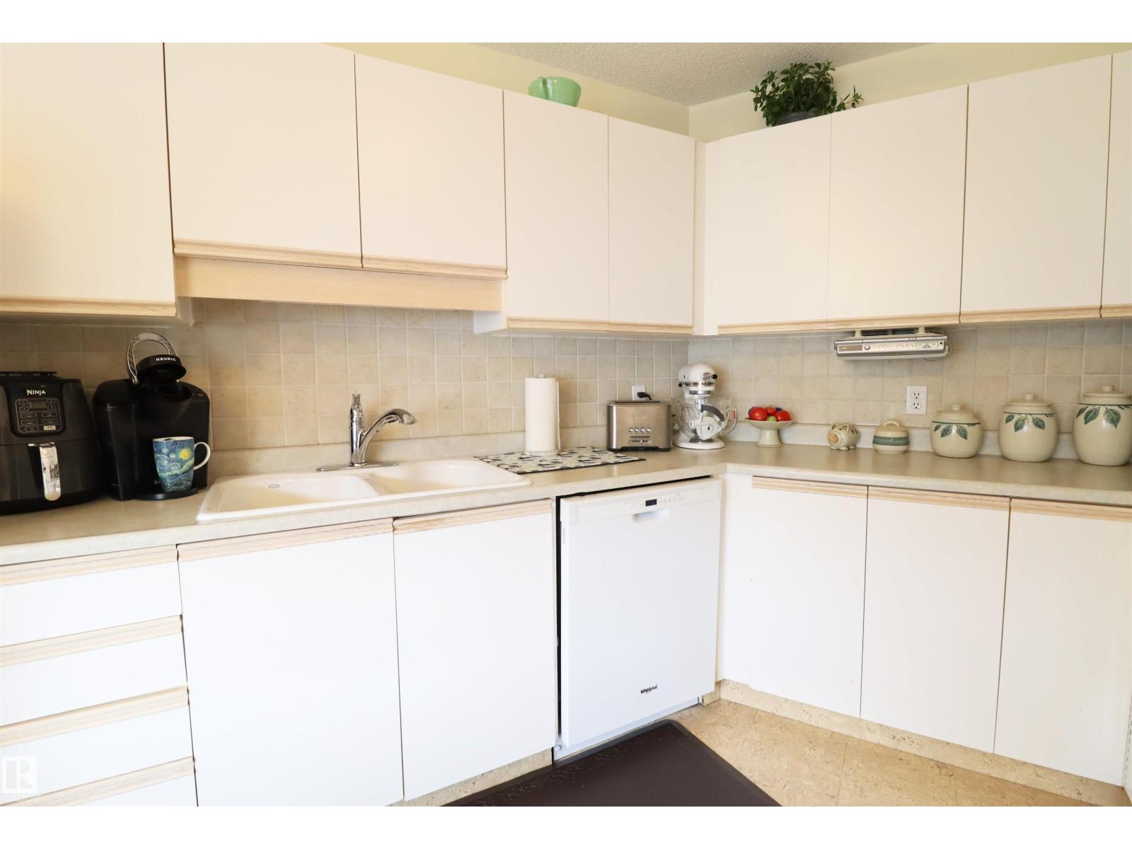 Photo 11 of 58 603 Youville Dr E Nw, Edmonton AB