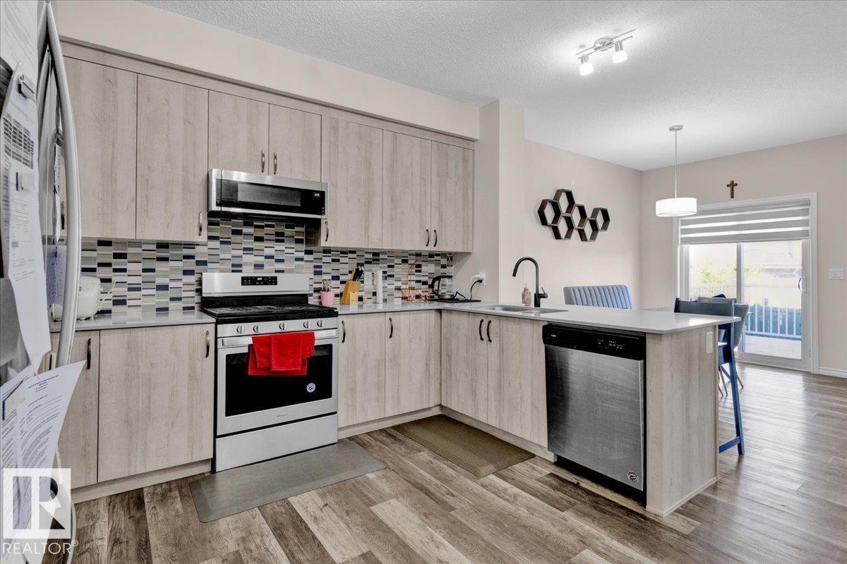 Photo 12 of 9457 206 A St Nw, Edmonton AB