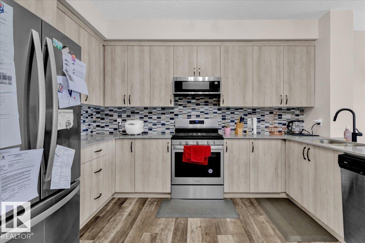 Photo 13 of 9457 206 A St Nw, Edmonton AB