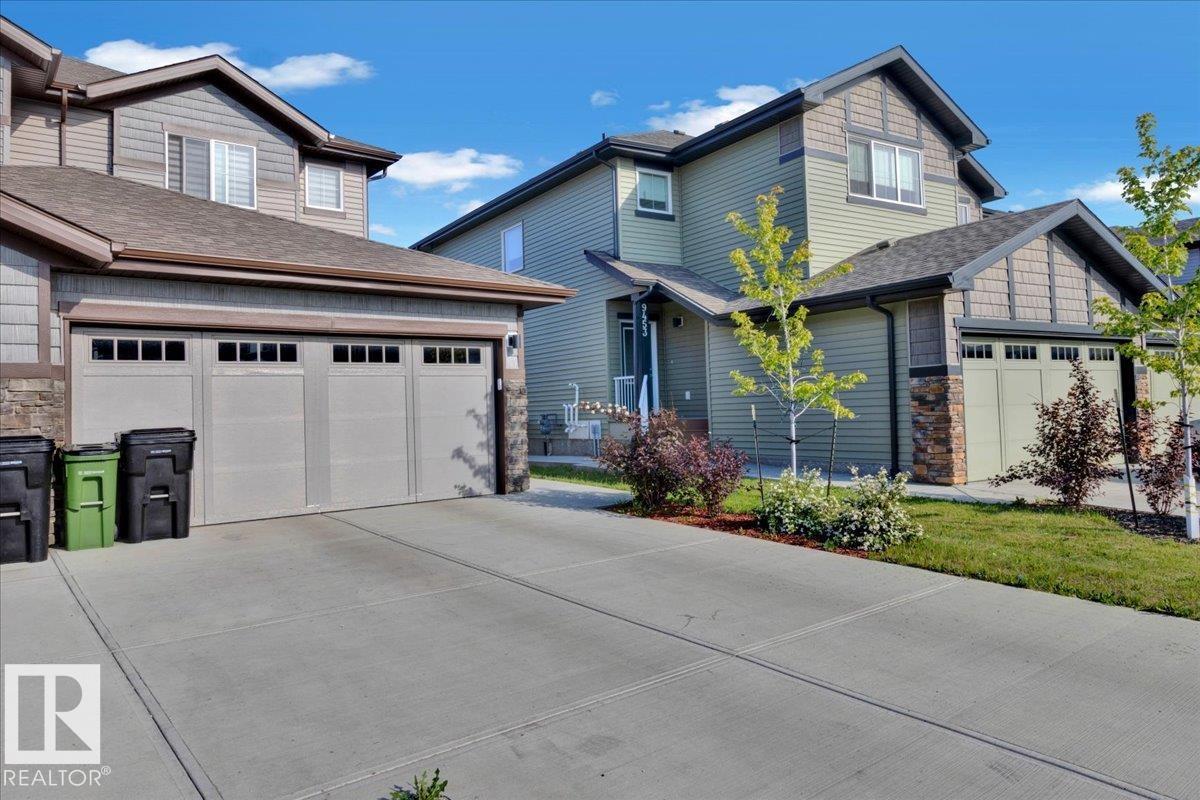Photo 5 of 9457 206 A St Nw, Edmonton AB