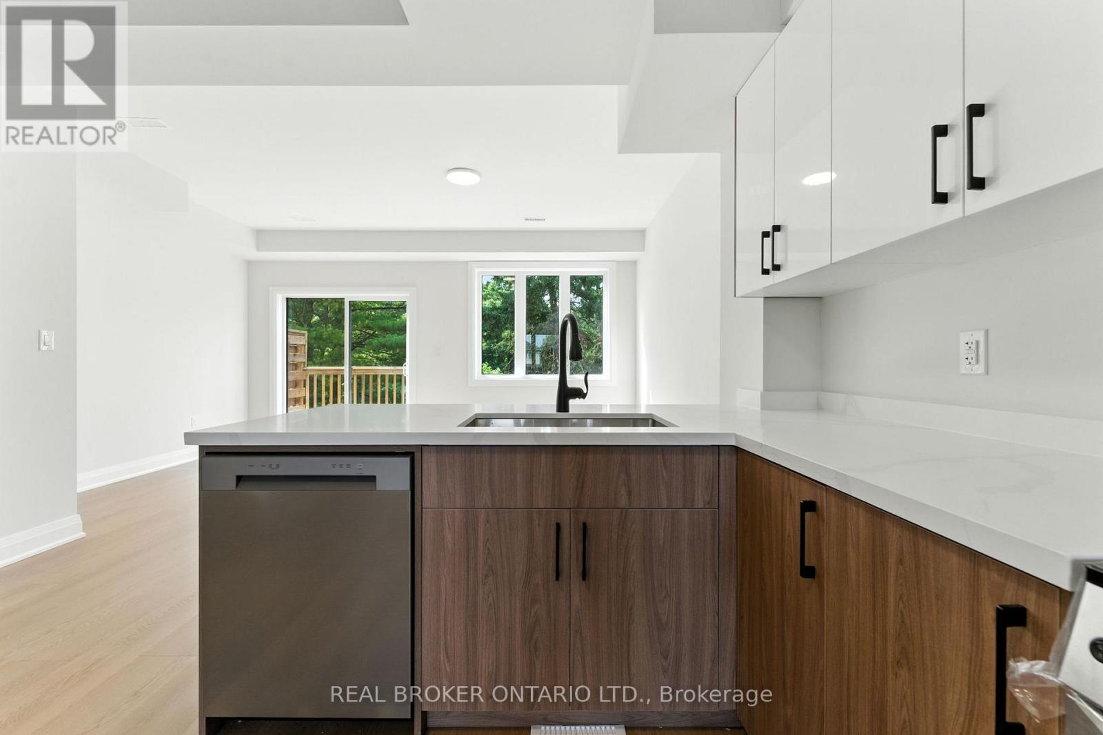 Photo 4 of Unit 3 161 Fifth Avenue, Brant ON