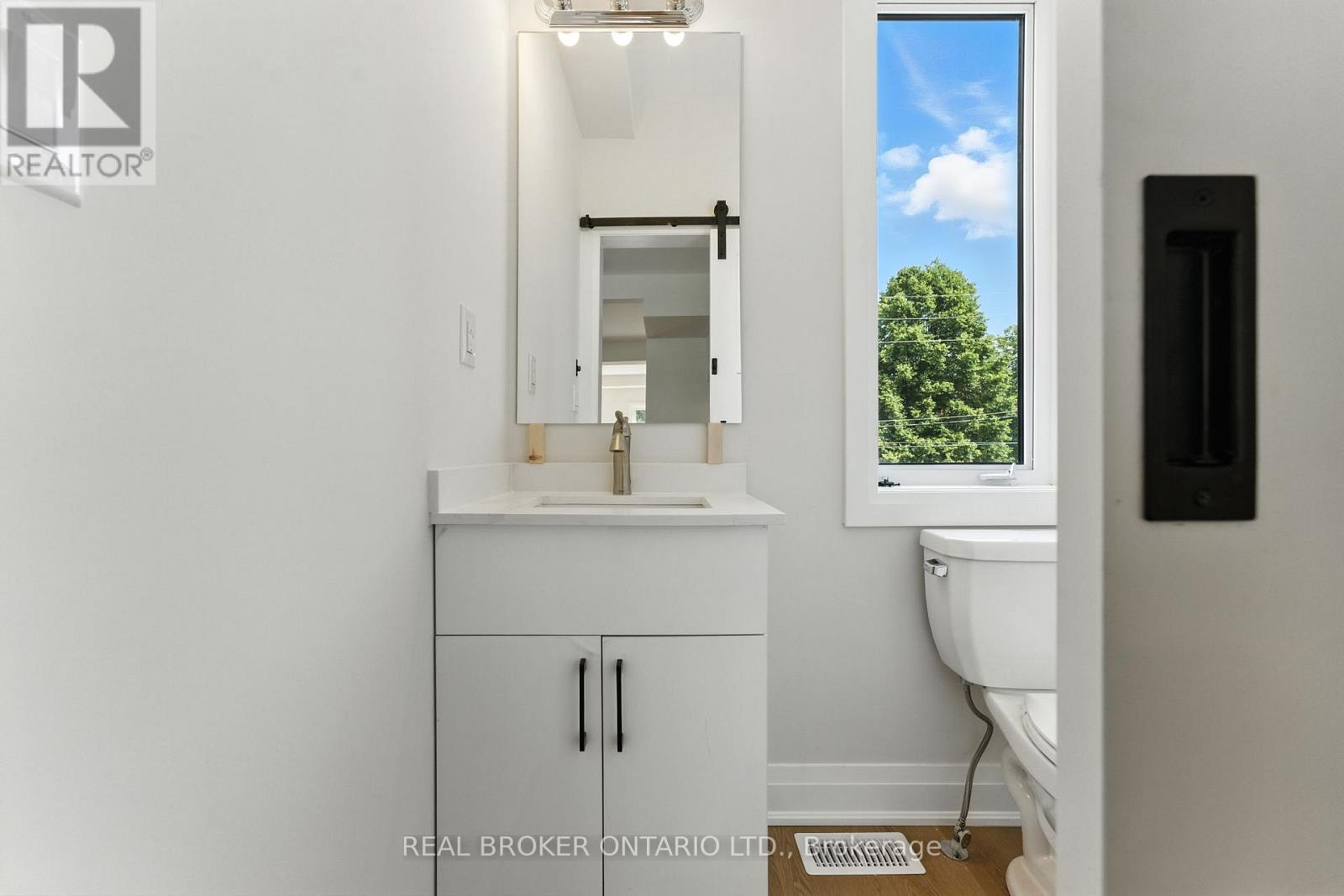 Photo 25 of Unit 3 161 Fifth Avenue, Brant ON