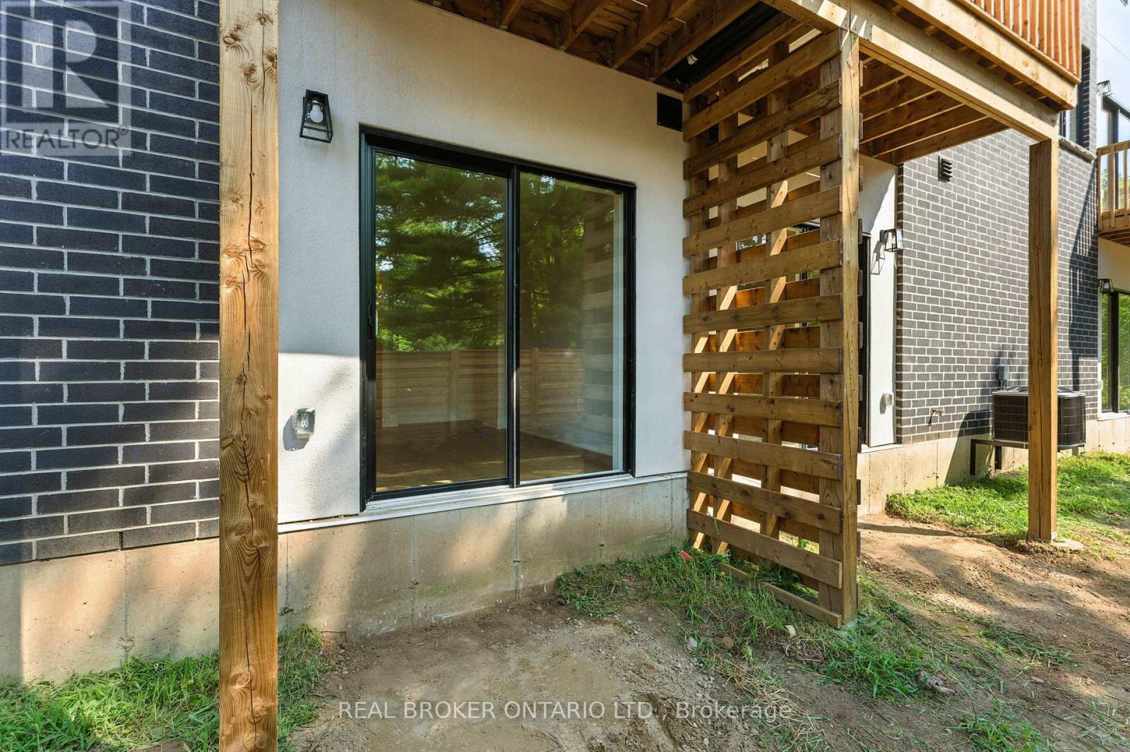 Photo 10 of Unit 3 161 Fifth Avenue, Brant ON