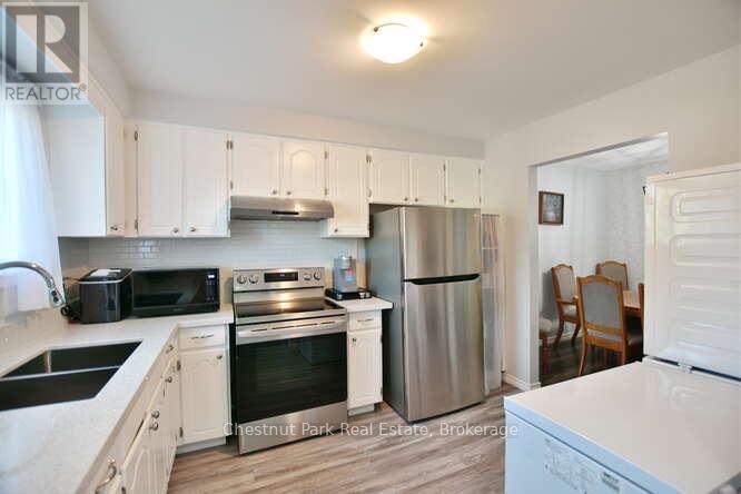 Photo 7 of 83 Katherine Street, Collingwood ON