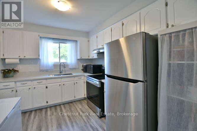 Photo 5 of 83 Katherine Street, Collingwood ON