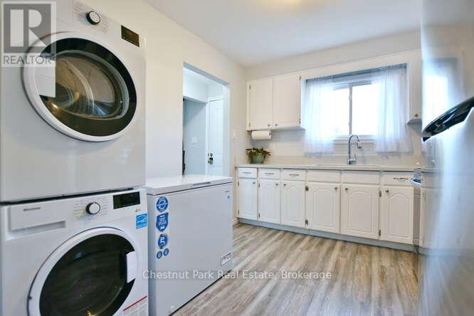 Photo 6 of 83 Katherine Street, Collingwood ON