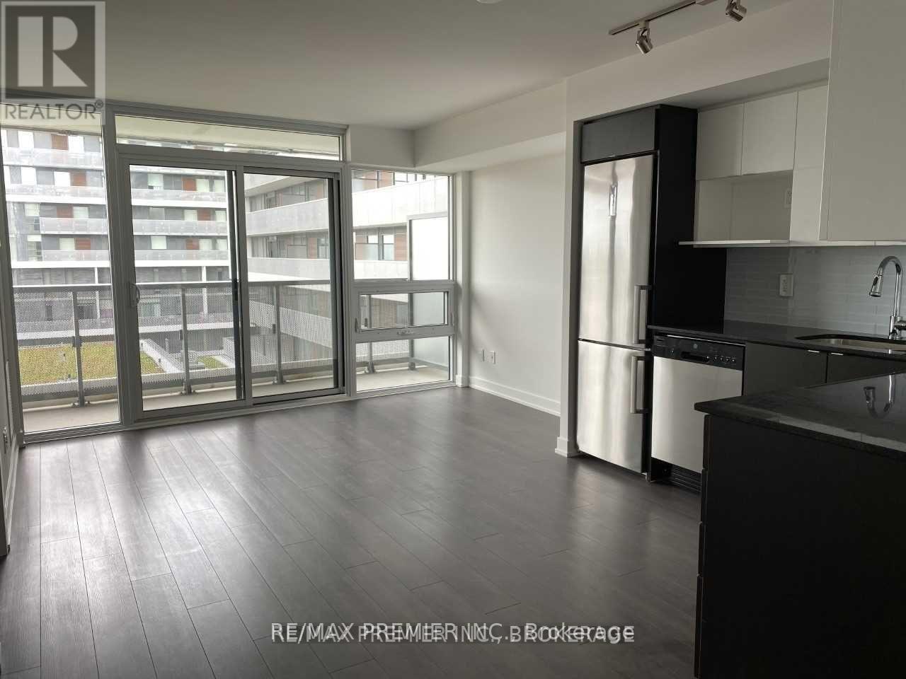 Photo 3 of 515 120 Varna Drive, Toronto ON