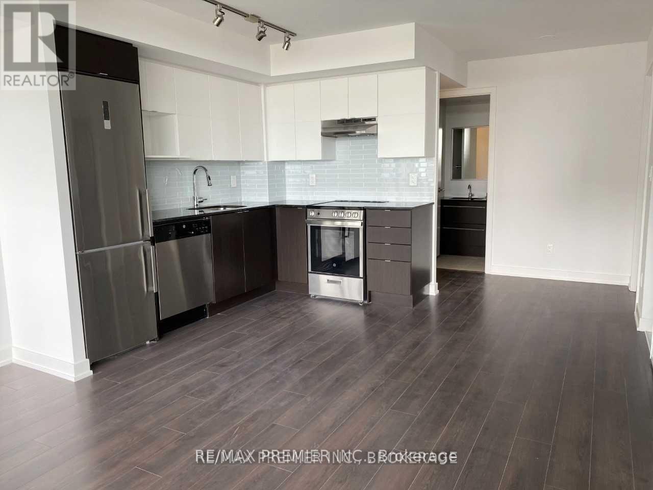 Photo 5 of 515 120 Varna Drive, Toronto ON