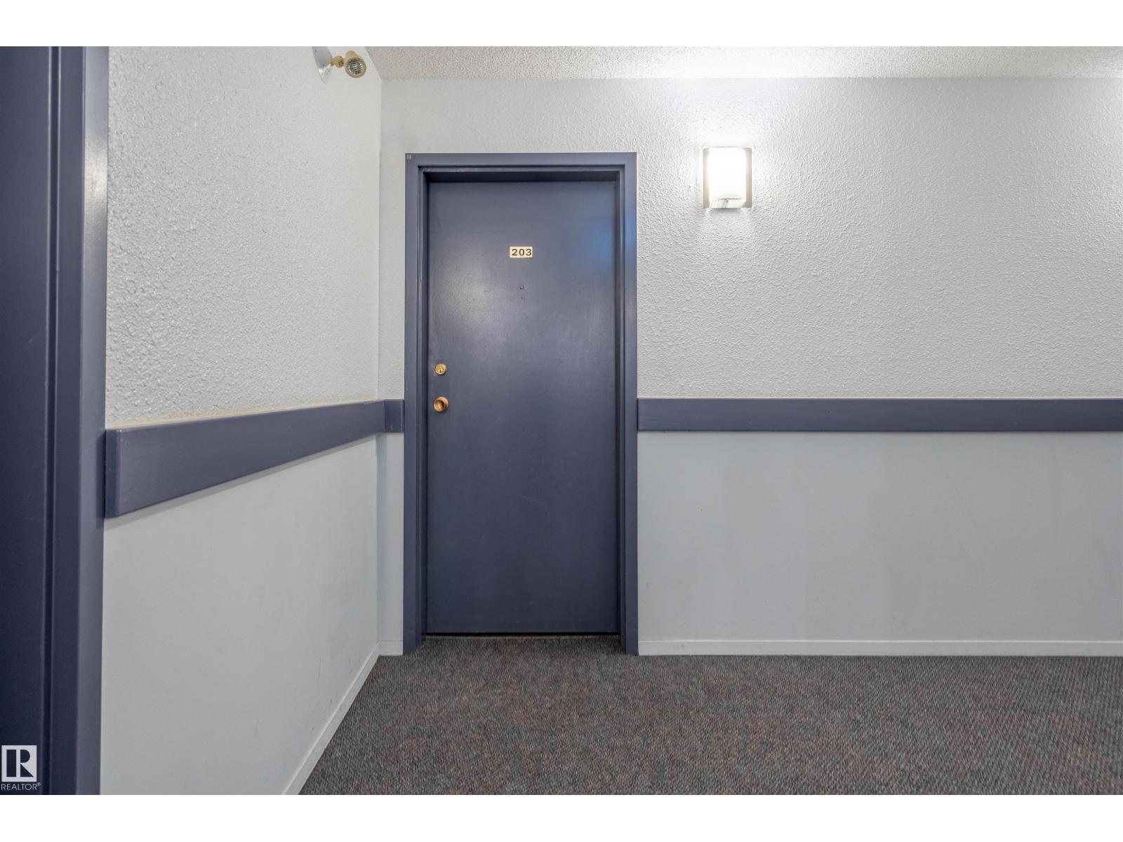 Photo 10 of 203 1628 48 St Nw, Edmonton AB