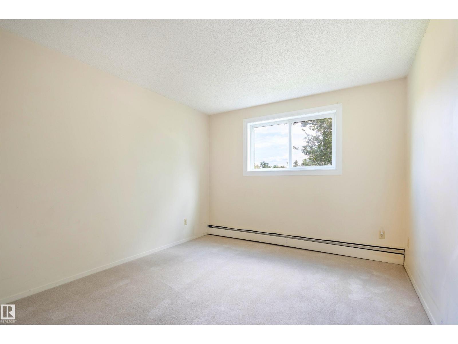 Photo 5 of 203 1628 48 St Nw, Edmonton AB
