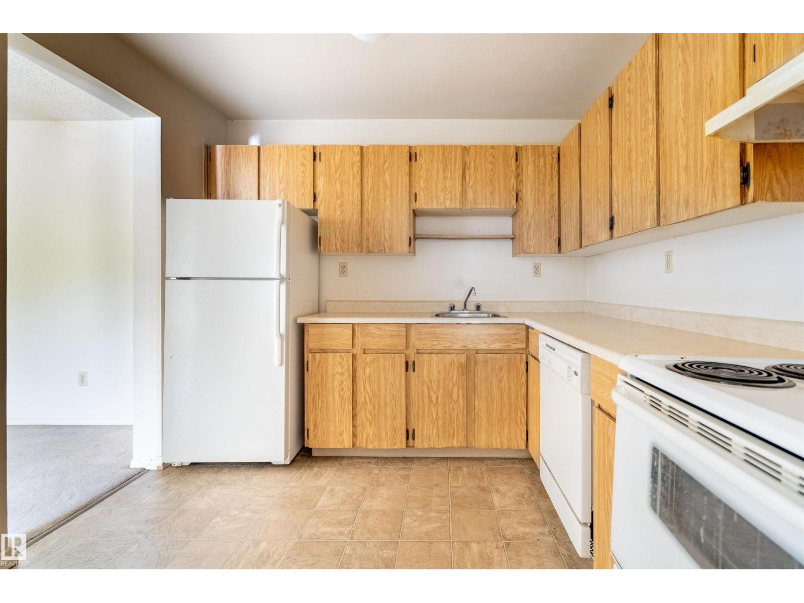 Photo 3 of 203 1628 48 St Nw, Edmonton AB