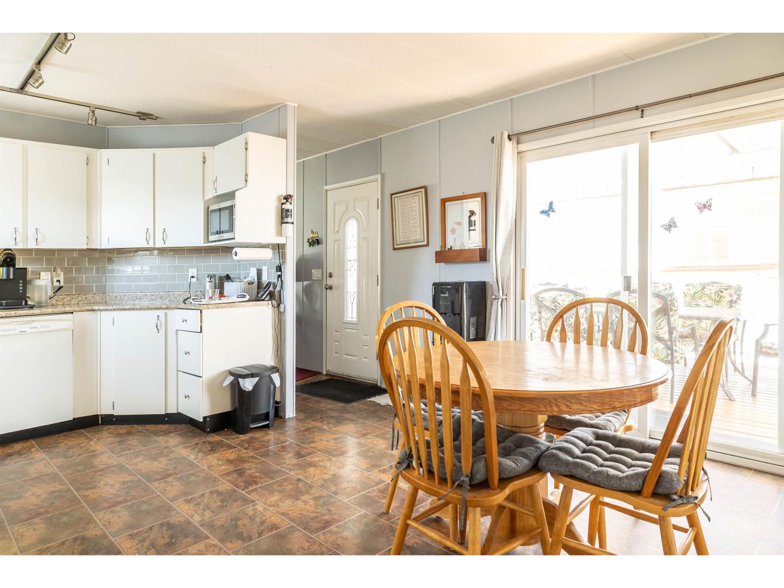 Photo 11 of 38 4426 232 Street, Langley BC