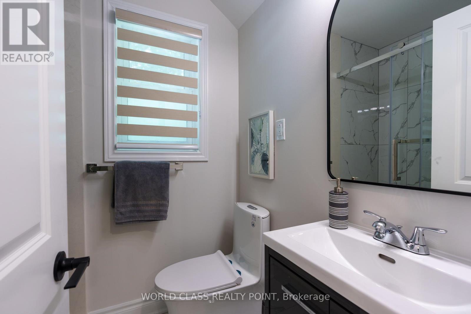 Photo 8 of 152 Ferris Road, Toronto ON