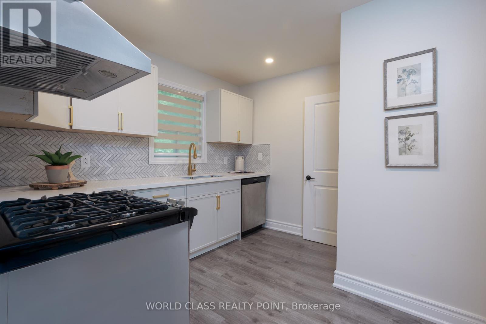 Photo 6 of 152 Ferris Road, Toronto ON