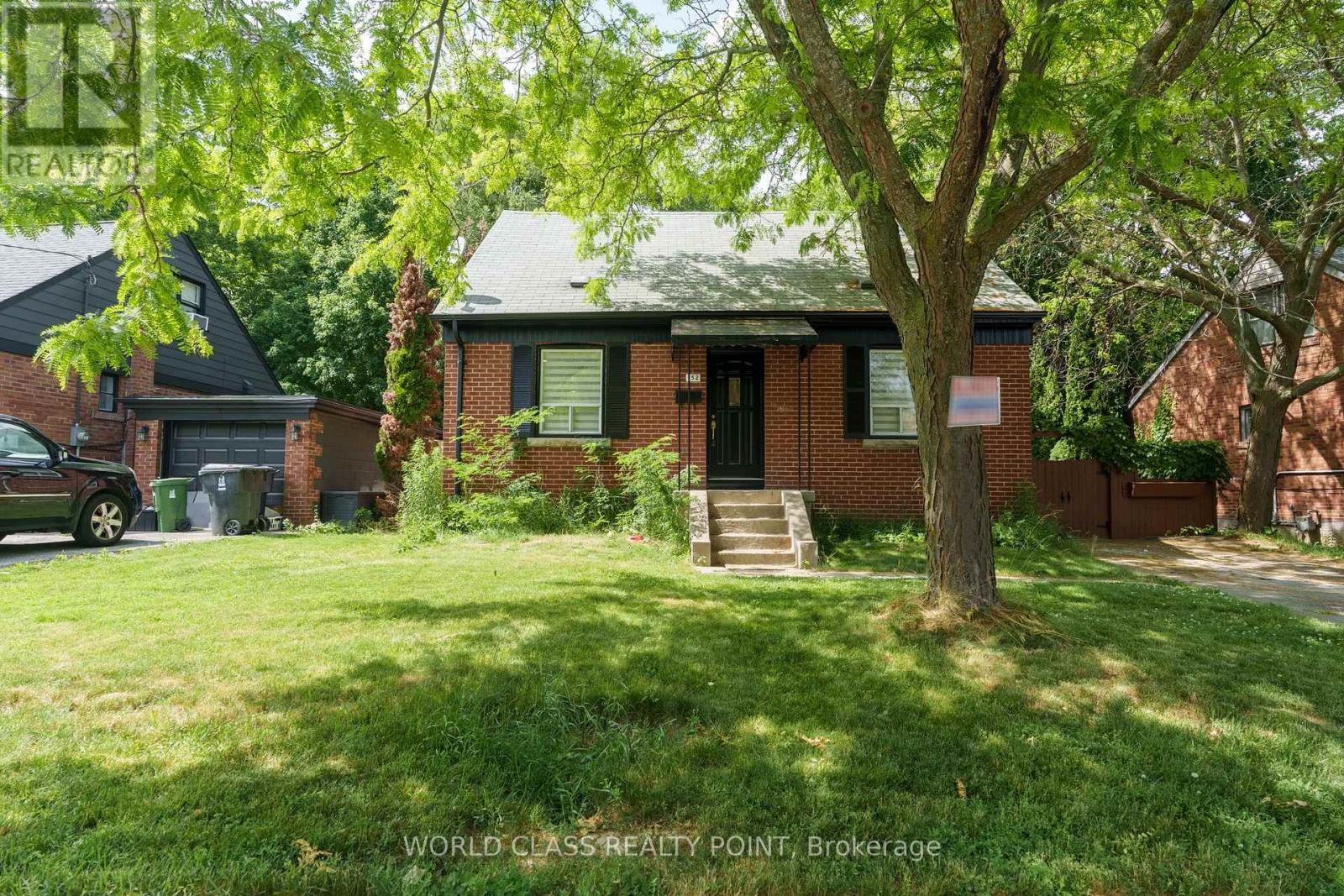 Photo 12 of 152 Ferris Road, Toronto ON