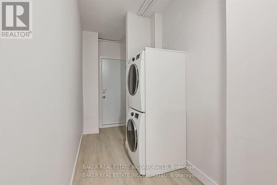 Photo 13 of 1 922 Queen Street E, Toronto ON