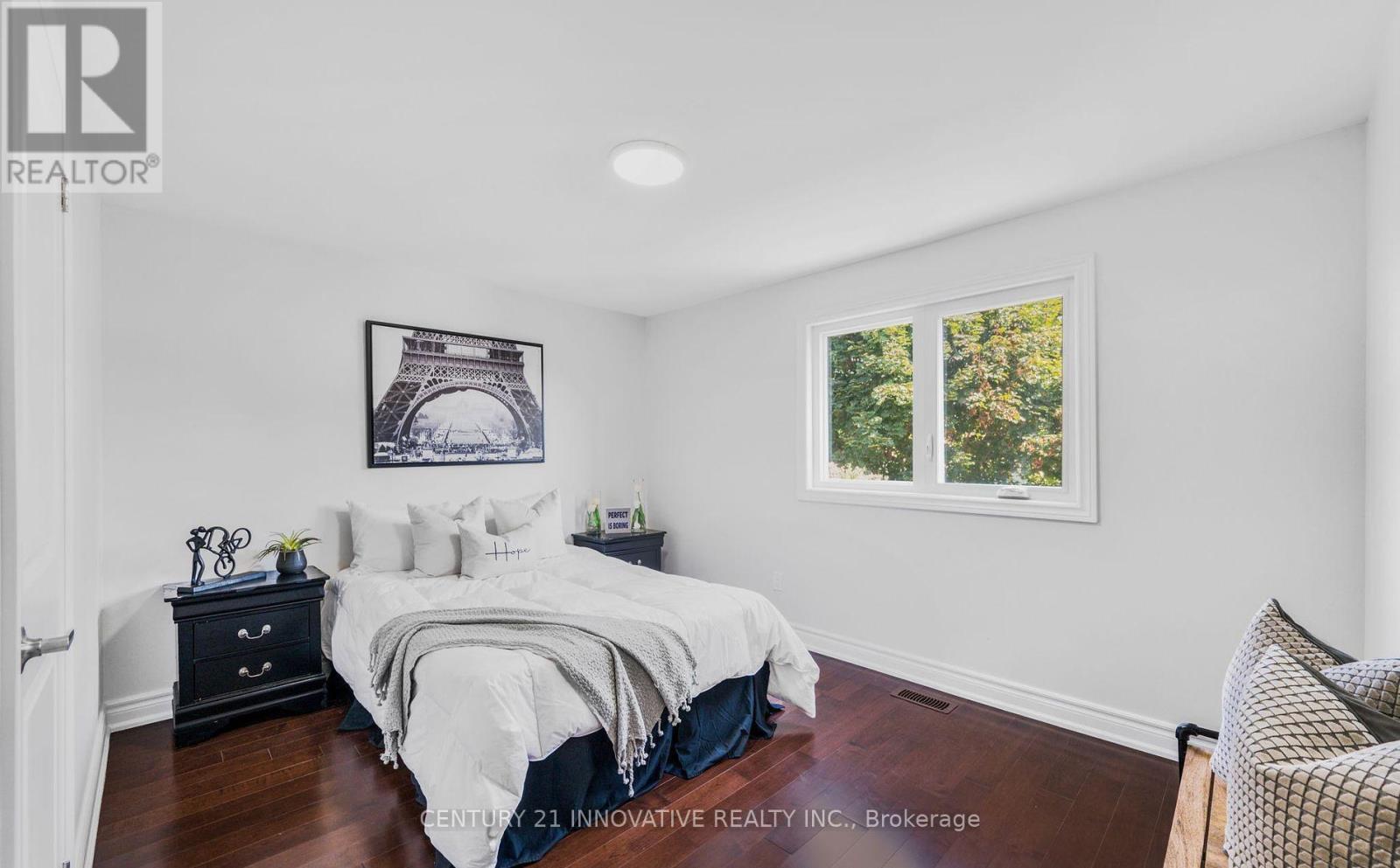 Photo 35 of 17 Chopin Court, Whitby ON
