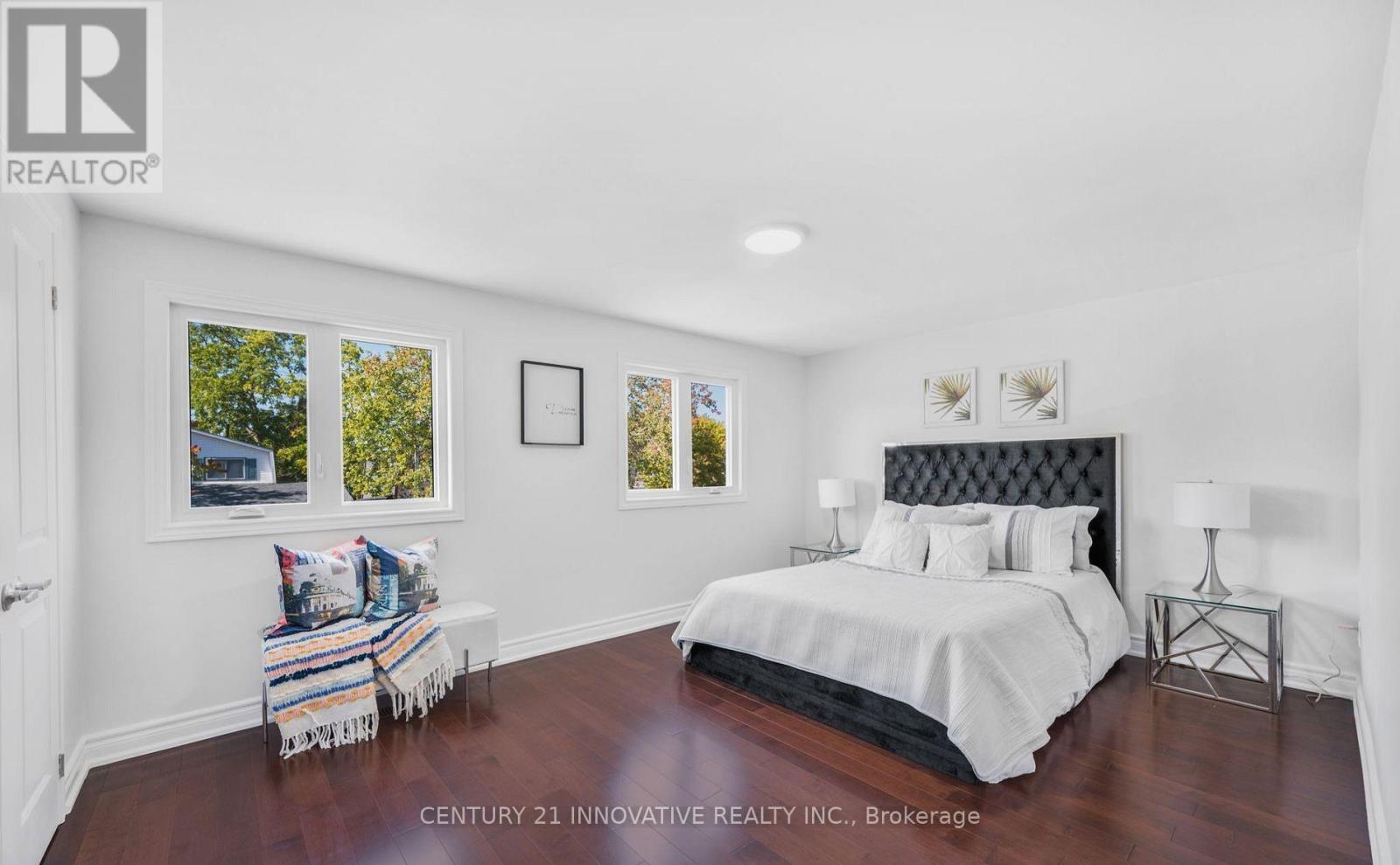 Photo 34 of 17 Chopin Court, Whitby ON