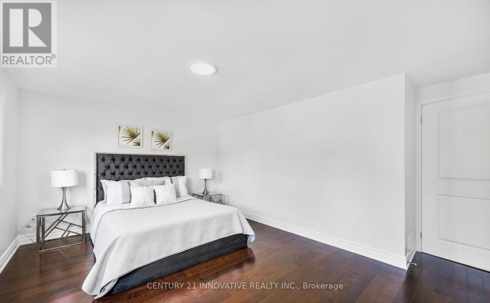 Photo 33 of 17 Chopin Court, Whitby ON