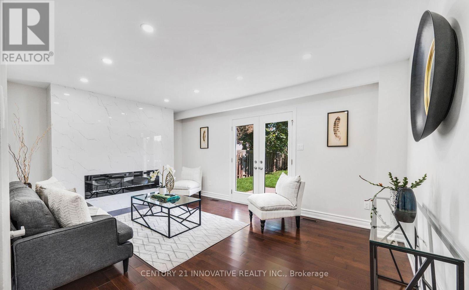 Photo 32 of 17 Chopin Court, Whitby ON