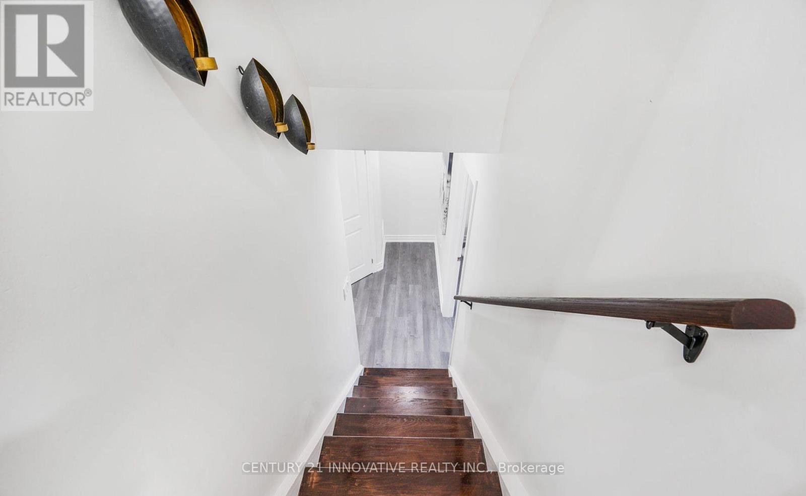 Photo 31 of 17 Chopin Court, Whitby ON