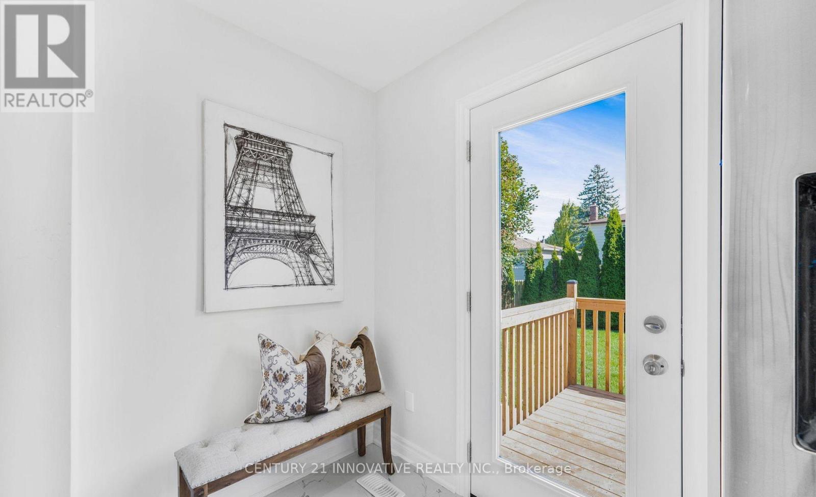 Photo 6 of 17 Chopin Court, Whitby ON