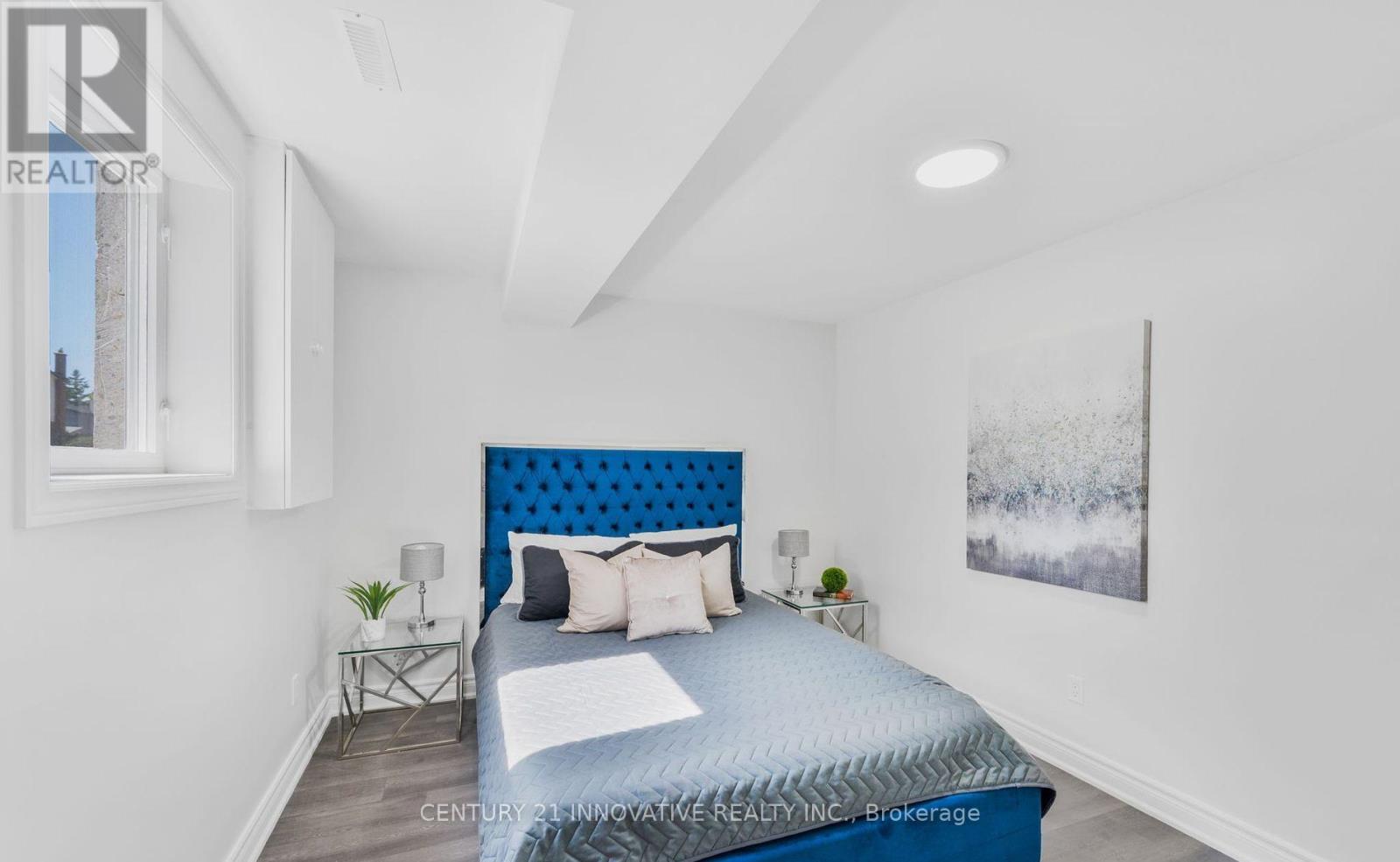 Photo 26 of 17 Chopin Court, Whitby ON