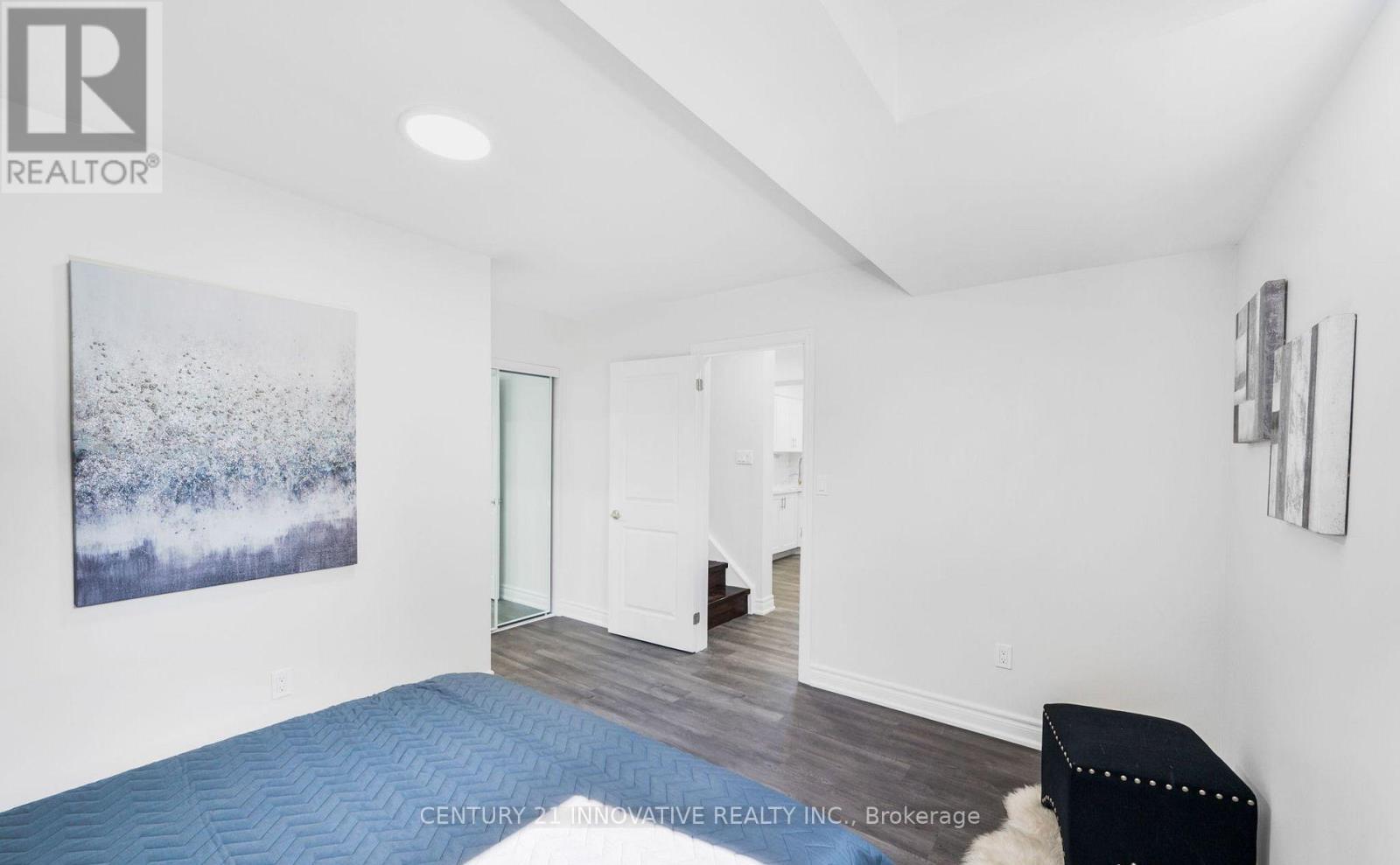 Photo 1 of 17 Chopin Court, Whitby ON