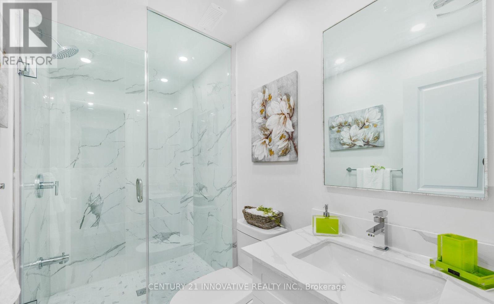Photo 20 of 17 Chopin Court, Whitby ON